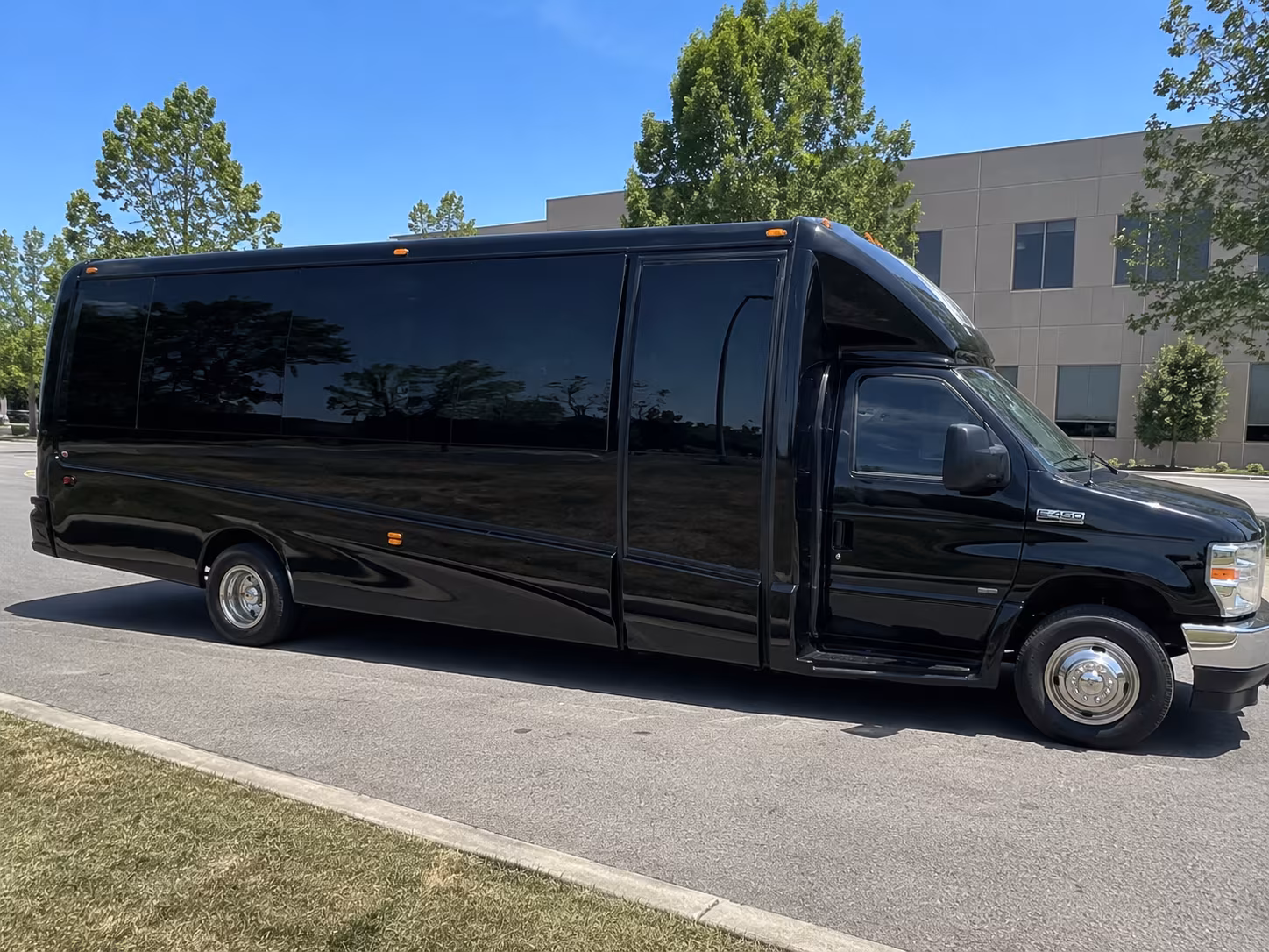 columbus corporate retreat shuttle bus rentals